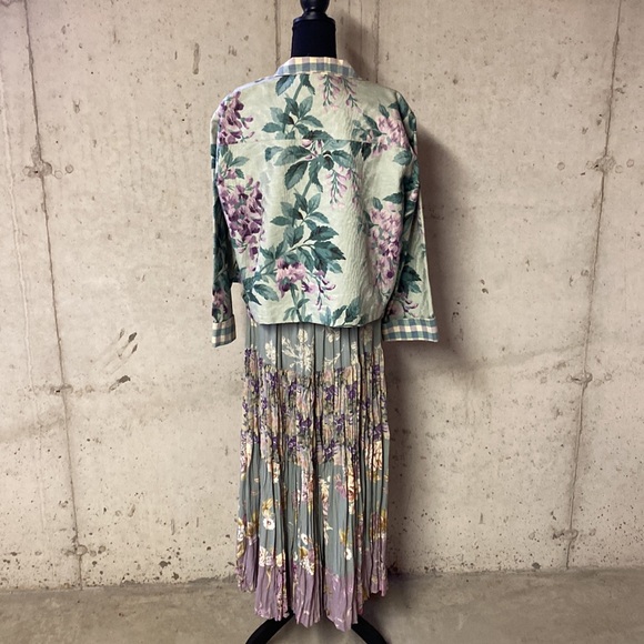 Matching skirt set with bustier.  Floral print. - Picture 4 of 6